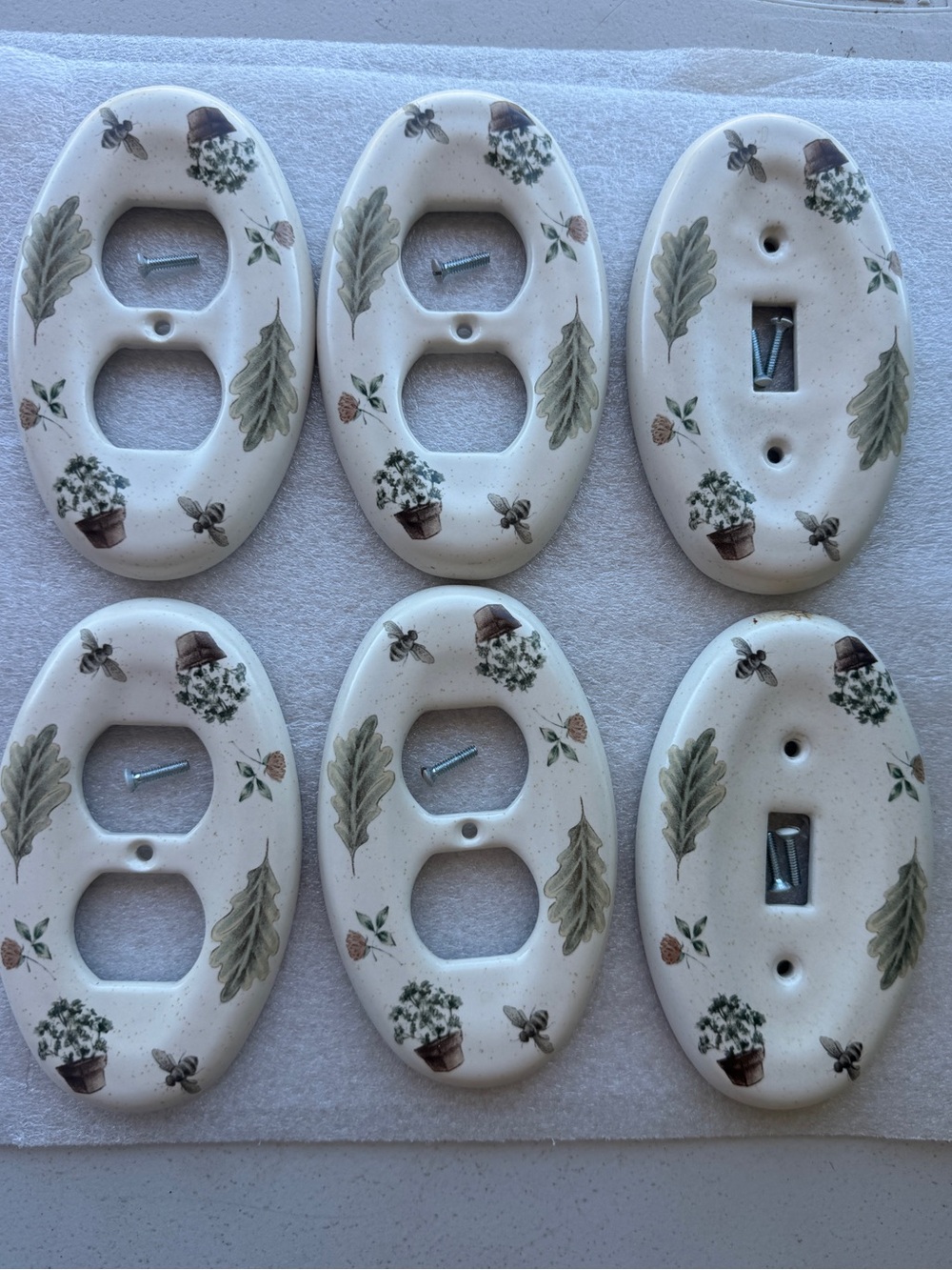 Naturewood Pfaltzgraff light switch covers x2, outlet covers x4 with hardware
